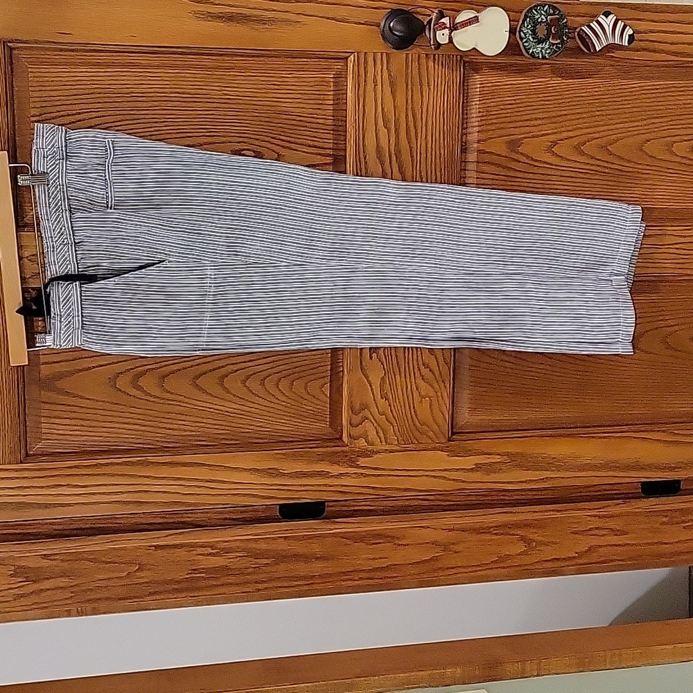 Womens Caslon linen navy and off-white striped pants. These are size large.